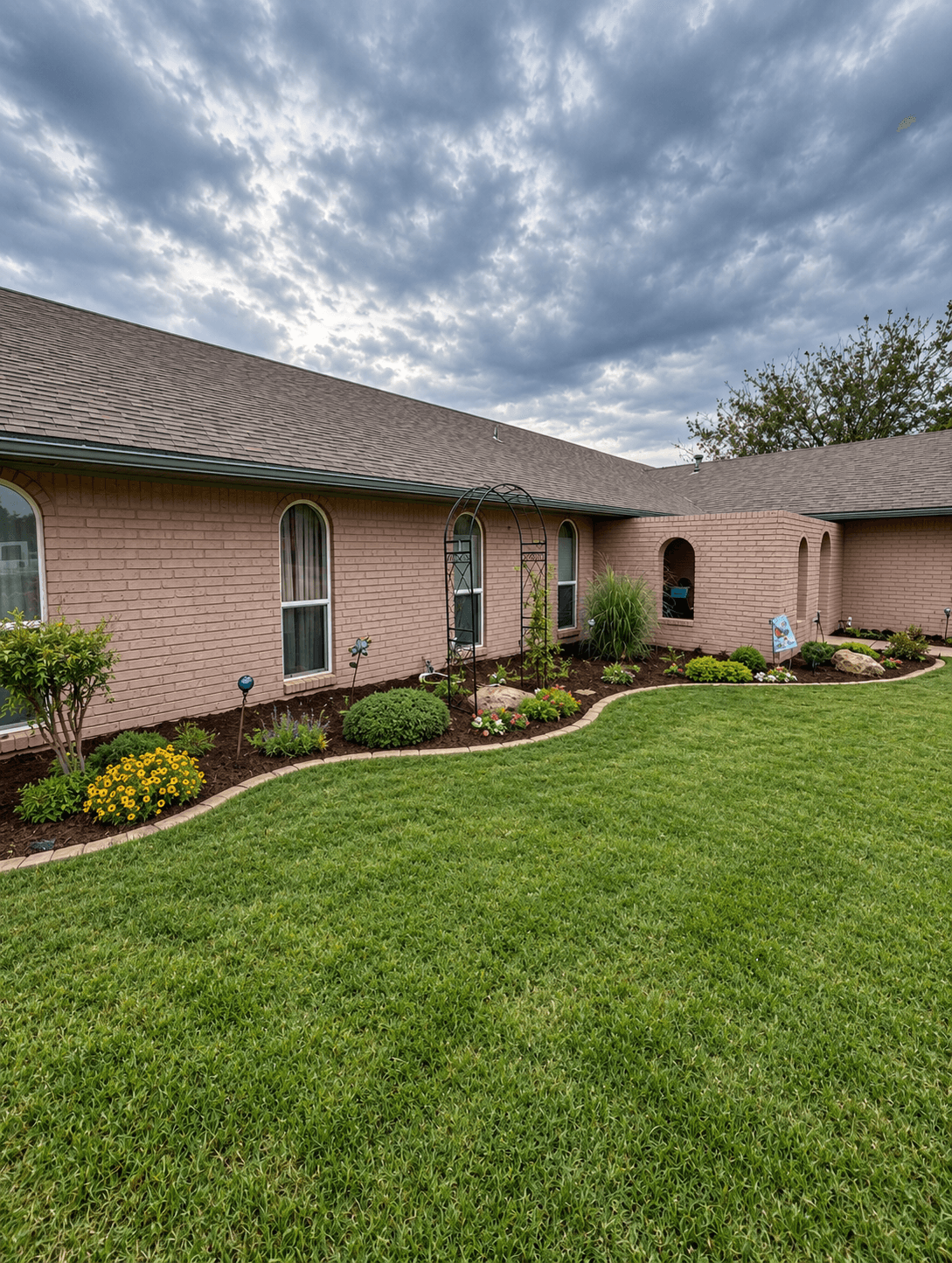 Wide foundation landscape bed